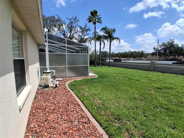 3392 Saint Ives Blvd — Photo 30