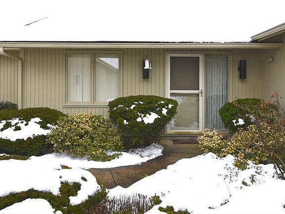 3rd image of 22185 Meadownorth Ct