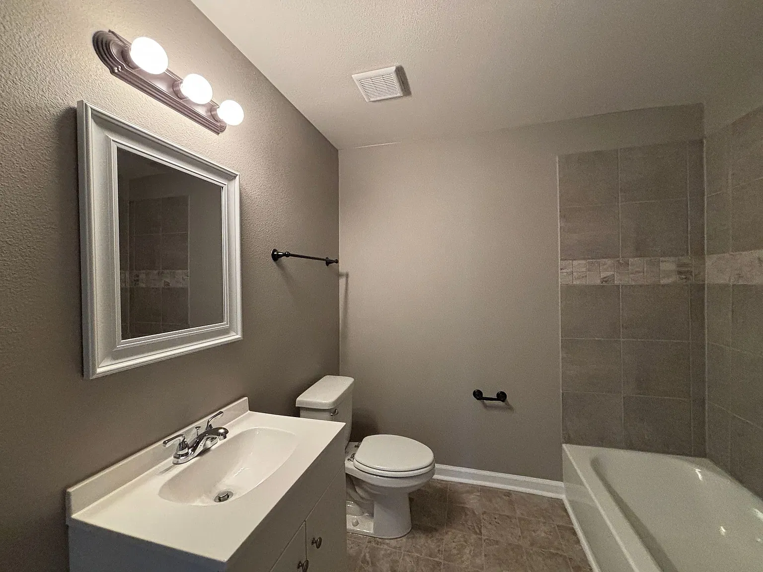 4424 W 26th St — Photo 2