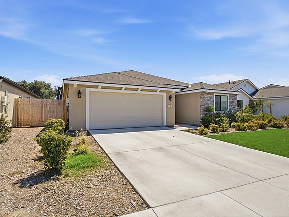 4th image of 2101 E Oak Avenue
