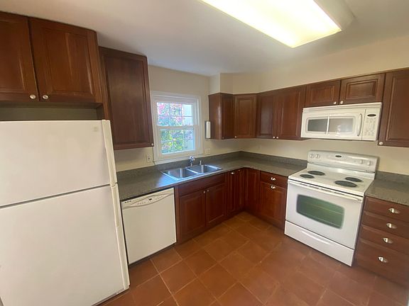 4th image of 8601 Dellway Ln
