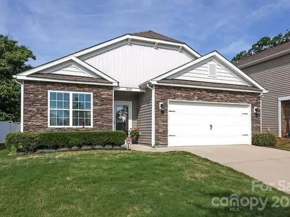 9728 Chase View Dr, Matthews, NC 28105