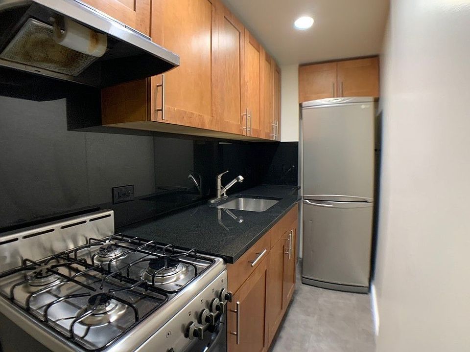 2nd image of 130 E 93rd St #1AA