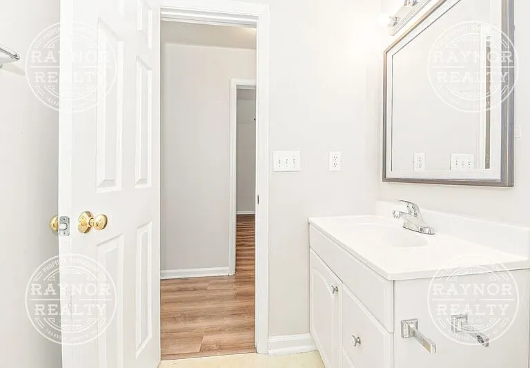 2102 W Knox St #B — Photo 13