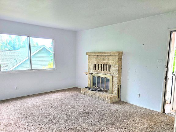 3rd image of 121 Murphy St