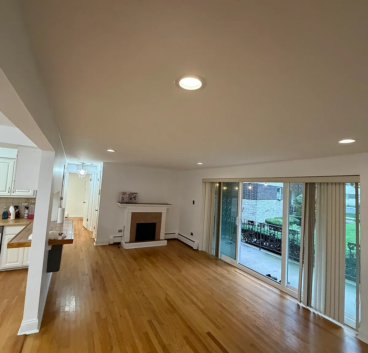 2 bed, 950 sqft, $1,900 — Photo 1