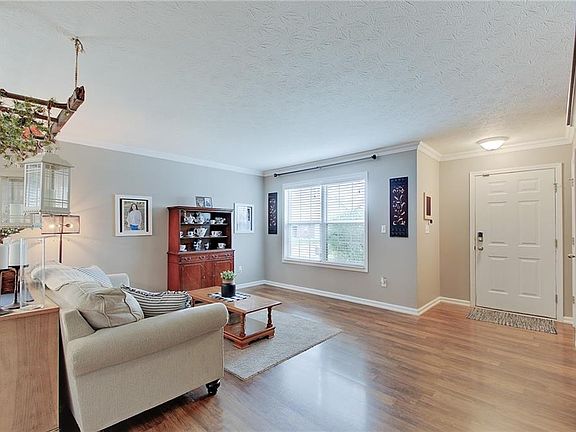 3rd image of 26 Meridian Gardens Ln
