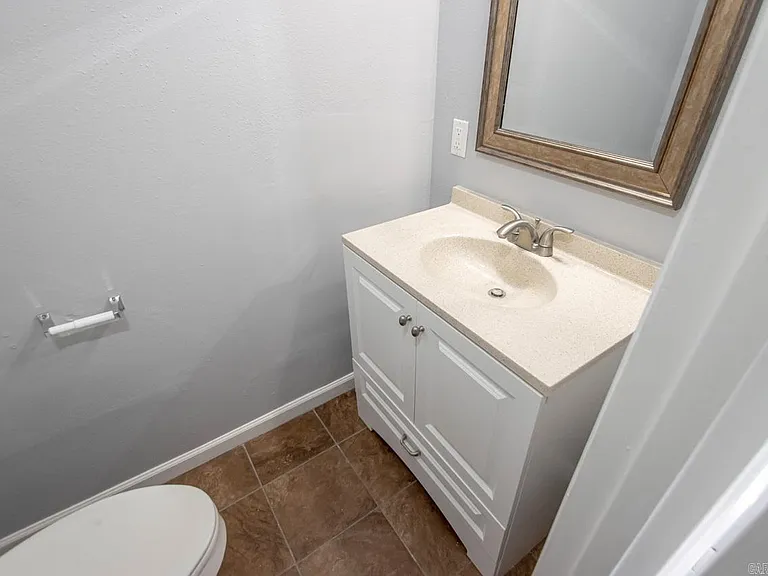 63 Robinson St — Photo 27