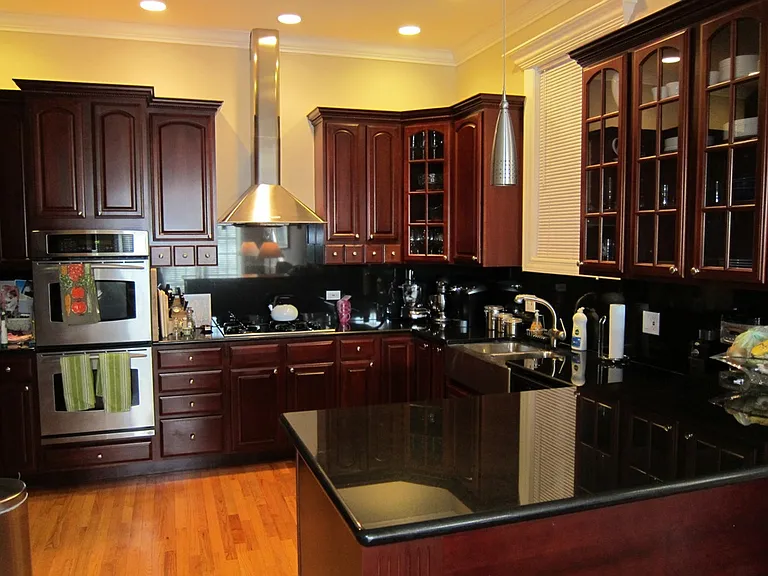 910 W Barry Ave #1 — Photo 1