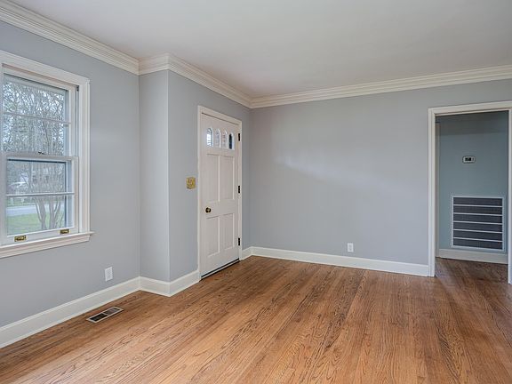 5th image of 612 Wren St