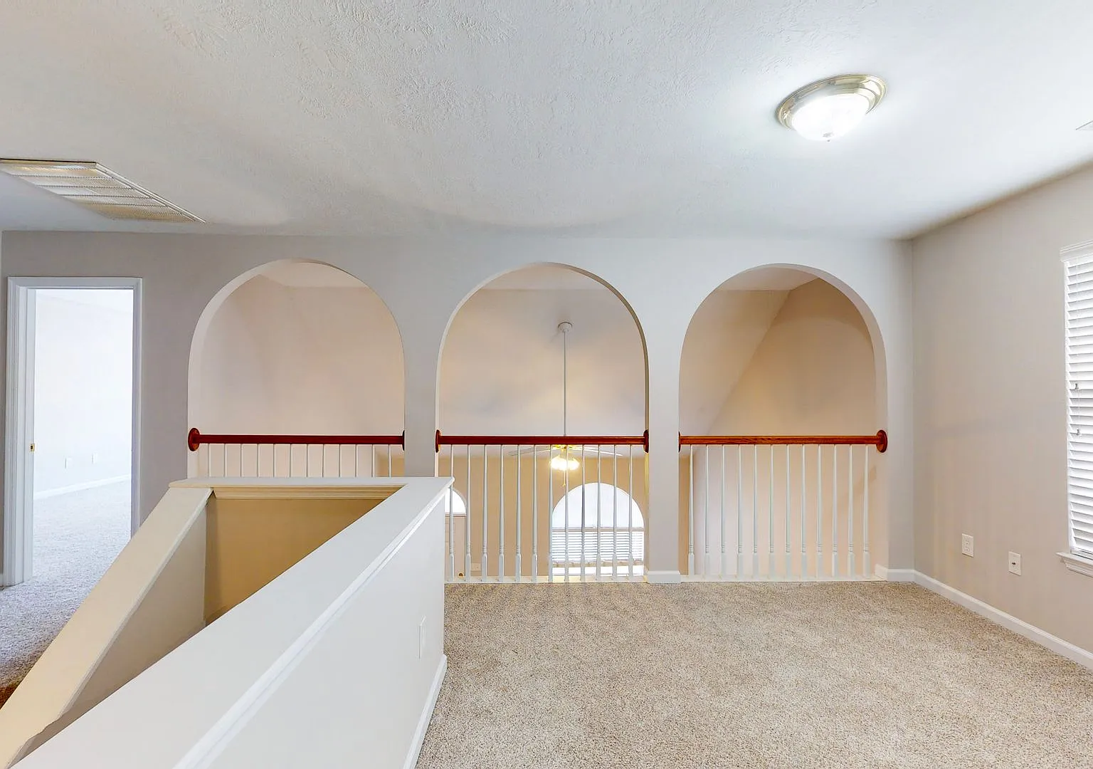 3 Bedroom 2.5 Bath in Bayhill Subdivision — Photo 4
