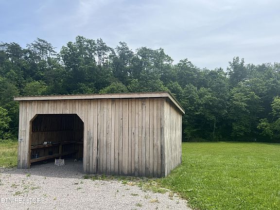 3rd image of 8639 Tazewell Hwy