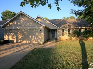 128 Sharon Dr, Lawrence, KS 66049