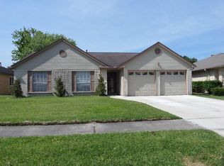 10831 Mesquite Dr, La Porte, TX 77571