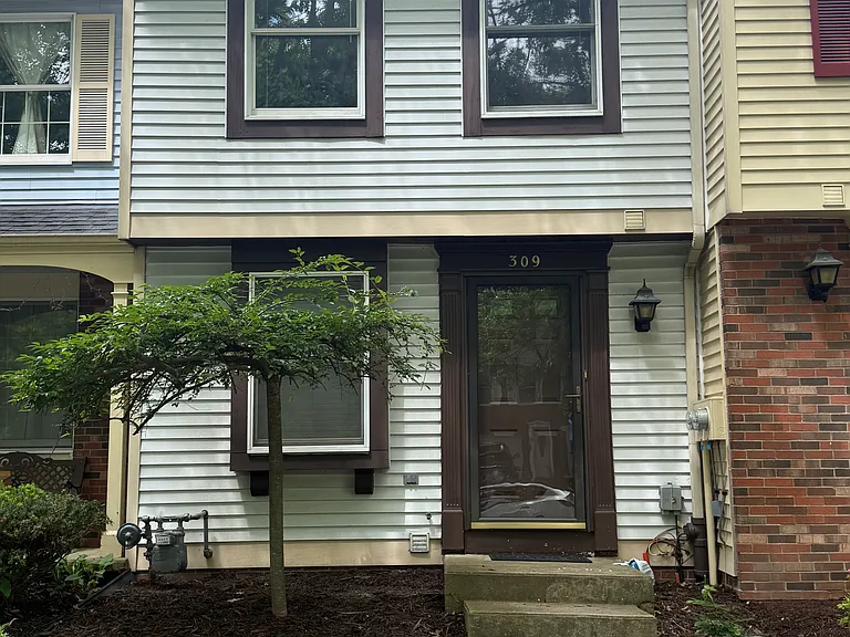 309 Redrome Cir W — Photo 10