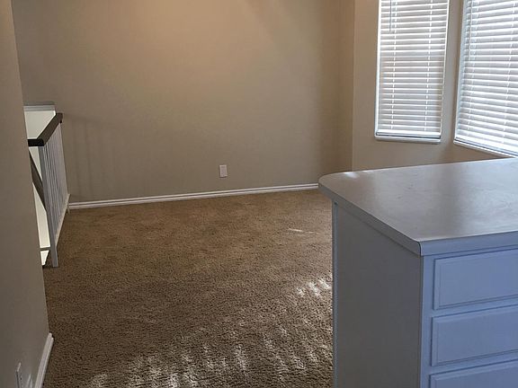 5th image of 887 W New Hampton Dr