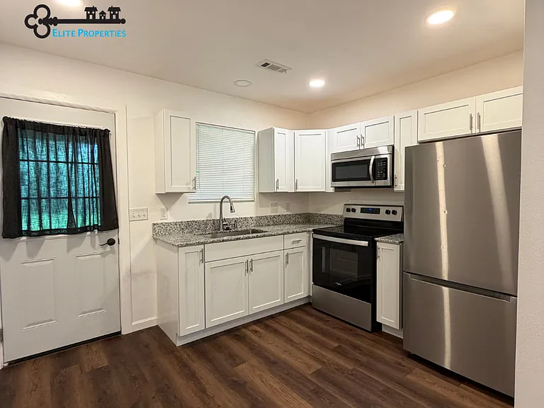 231 E Myrtle St #B — Photo 7