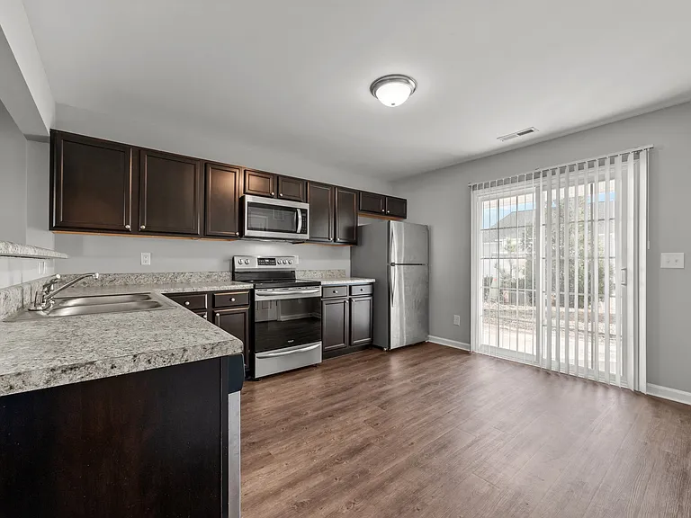 4021 Cobblestone Dr #7 — Photo 24
