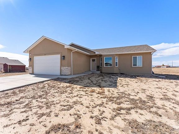 3rd image of 567 N Verbena Dr