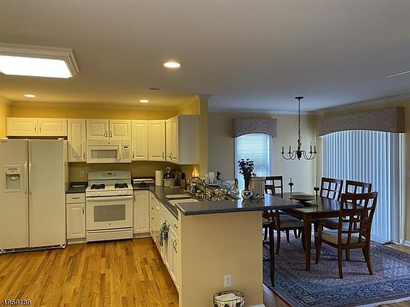 4th image of 69 Bourne Cir #601