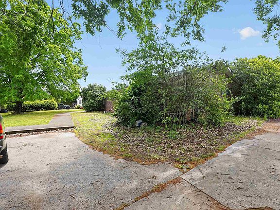 4th image of 122 Camden Dr