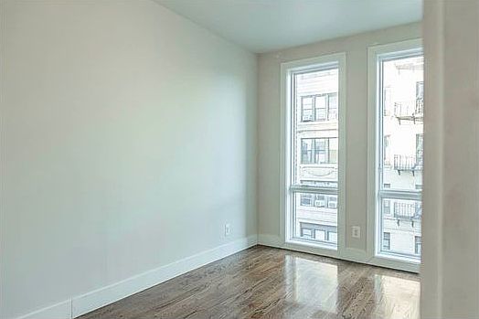 4th image of 85 Graham Ave #4H