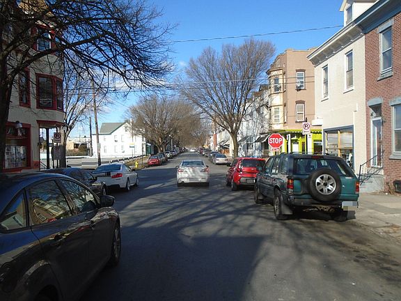 4th image of 444 N 10th St