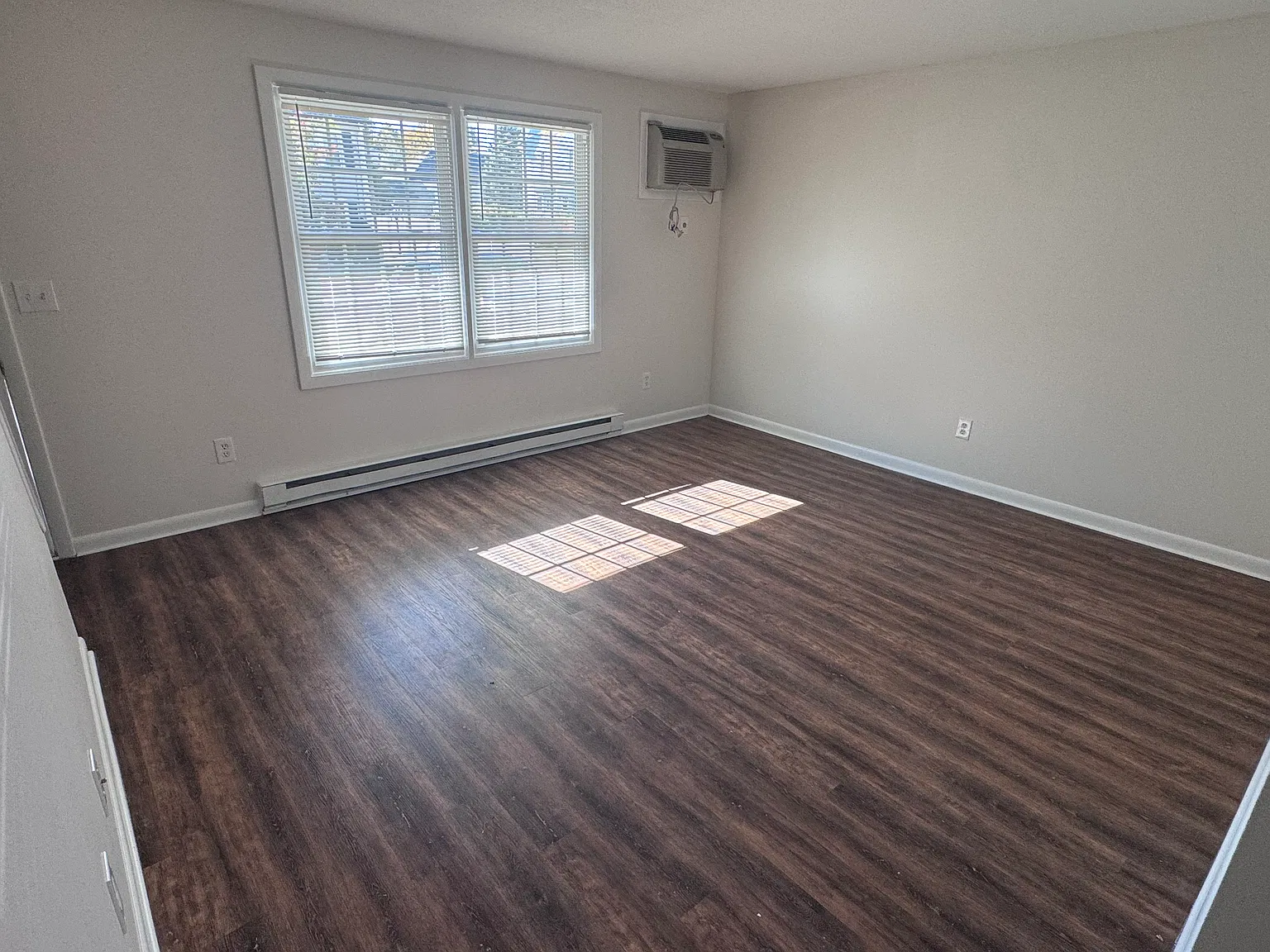 2 bed, 1.5 bath, 950 sqft, $1,900 — Photo 4