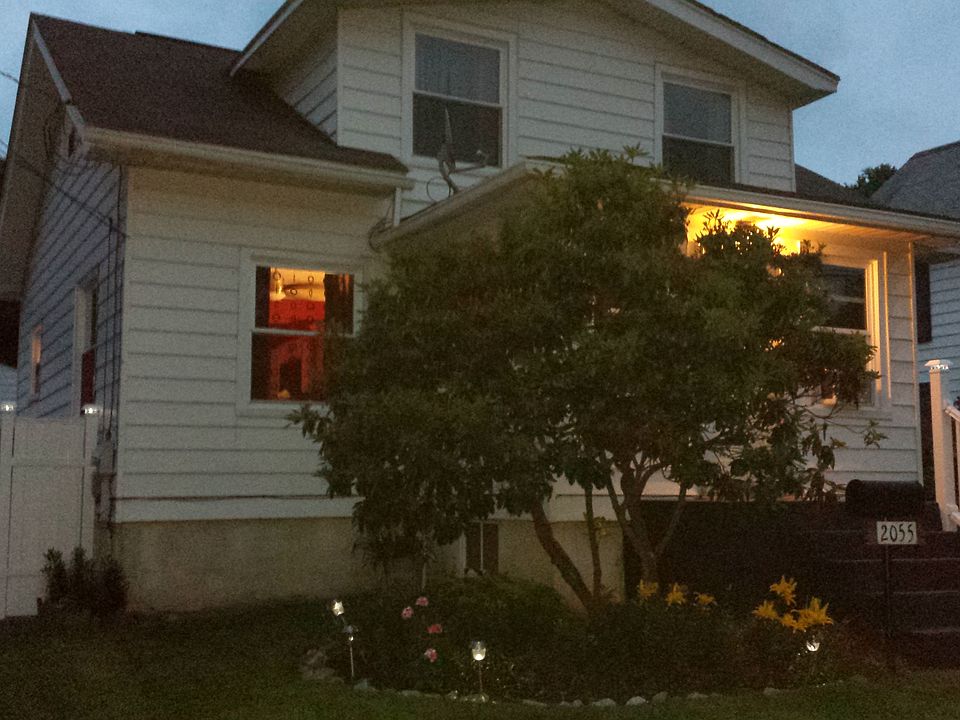 1st image of 2055 Cook St