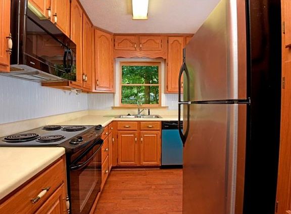 3rd image of 740 Daniell Dr SE