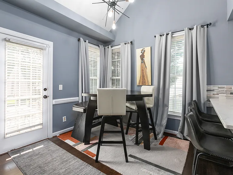 305 Lucas Park Dr — Photo 7