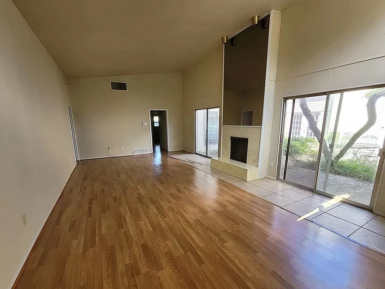 7016 Briarmeadow Dr — Photo 2
