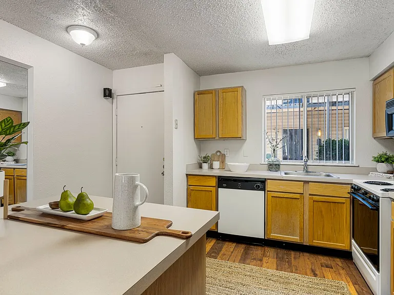 Deerfield Estates - First Months Rent FREE *Select Units Only* — Photo 39
