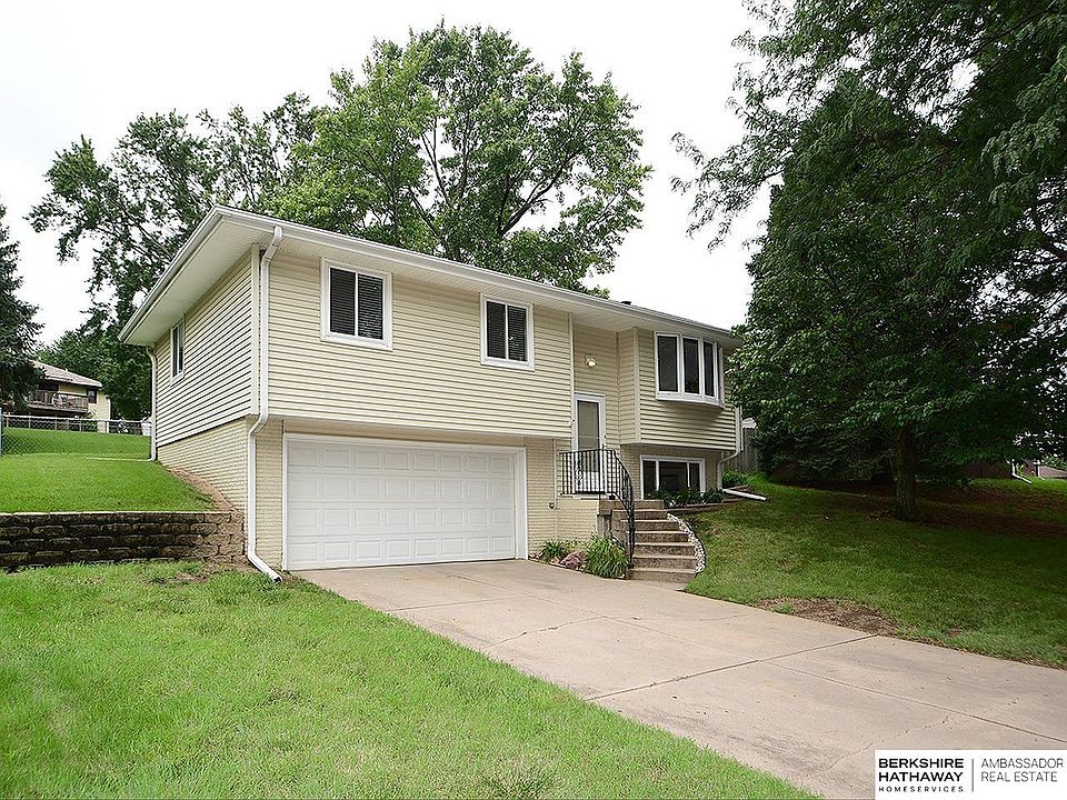 1st image of 5907 Deerwood Dr