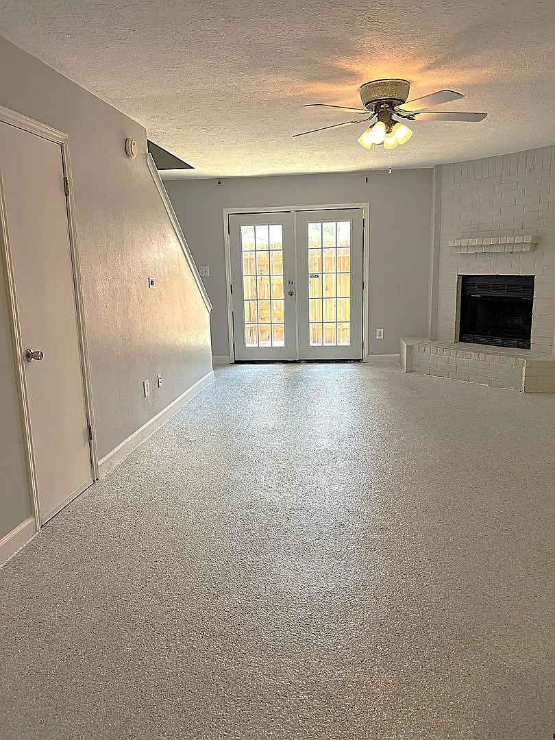 Conveniently Located Humble Townhome — Photo 3