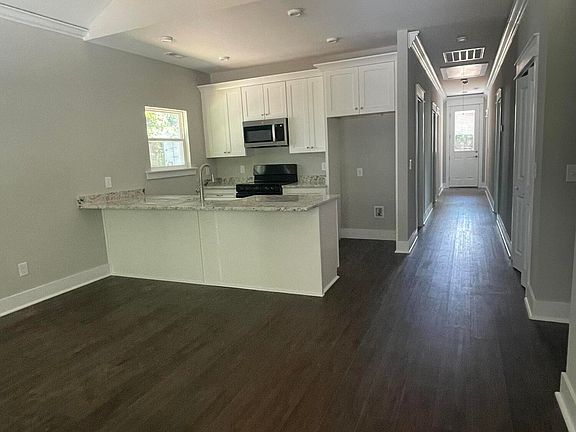 5th image of 10 Charles Dr