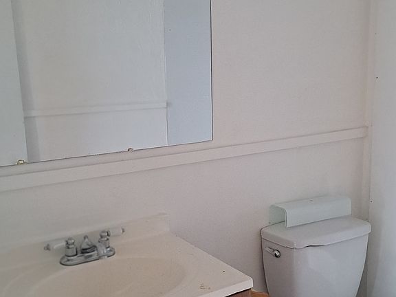 4th image of 398 Lake Ave #3