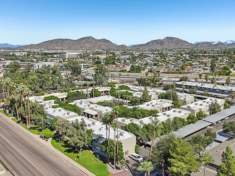 Palm Desert Apartments — Photo 31