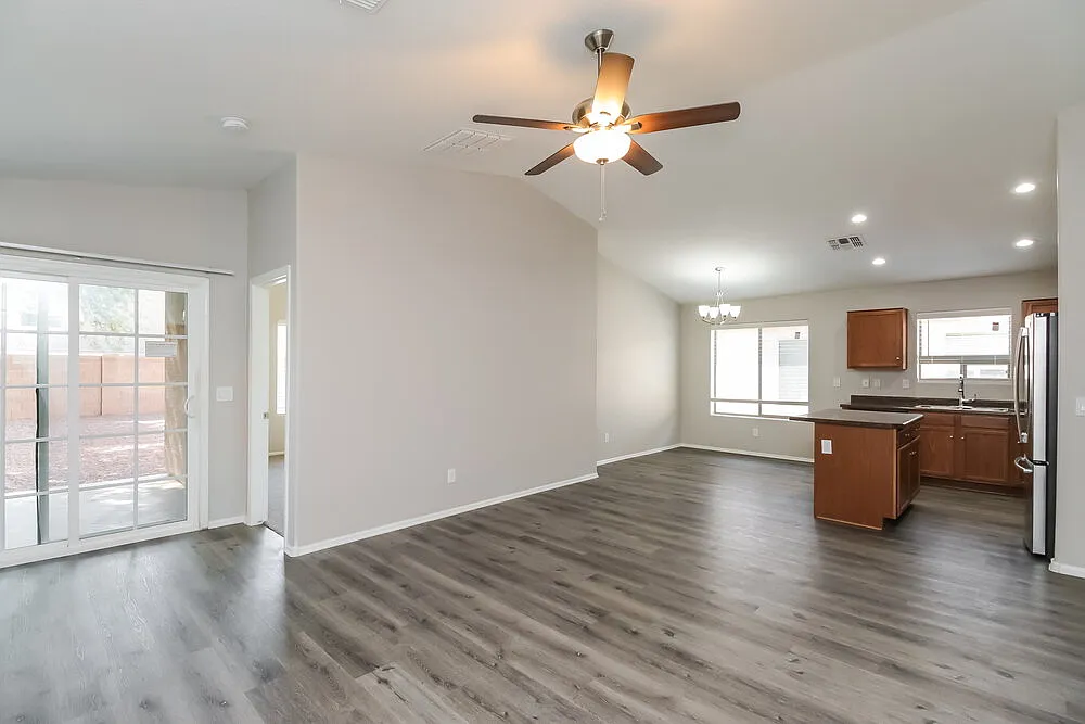 3 bed, 2.0 bath, 1471 sqft, $1,860 — Photo 4