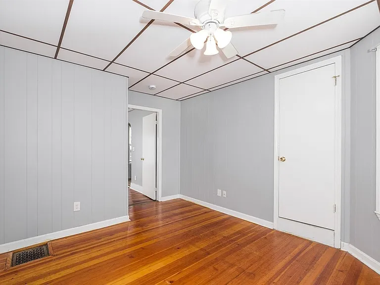 18 Chestnut St #1 — Photo 8