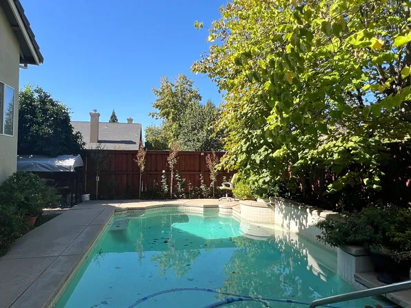 6901 Hollybrook Dr #1, Sacramento, CA 95823