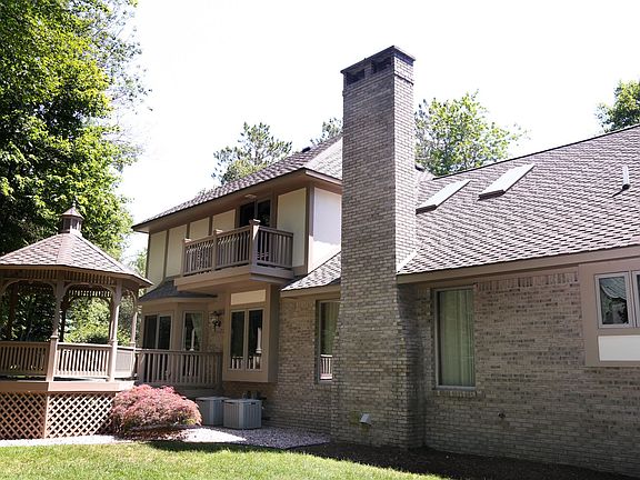3rd image of 100 Bristol Ct