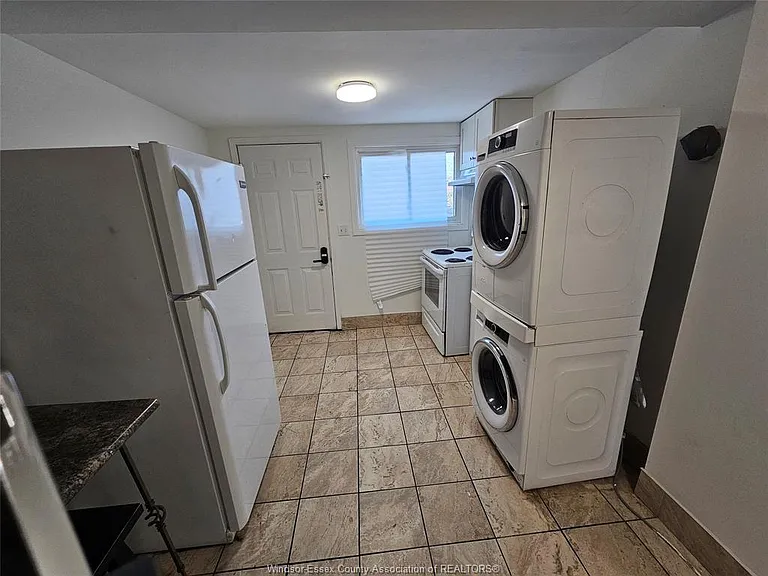1143 Langlois Ave — Photo 13