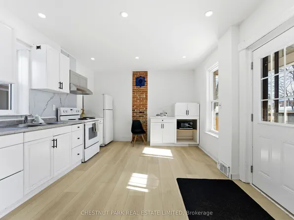 43 Dunbar St, Belleville, ON K8P 3R6