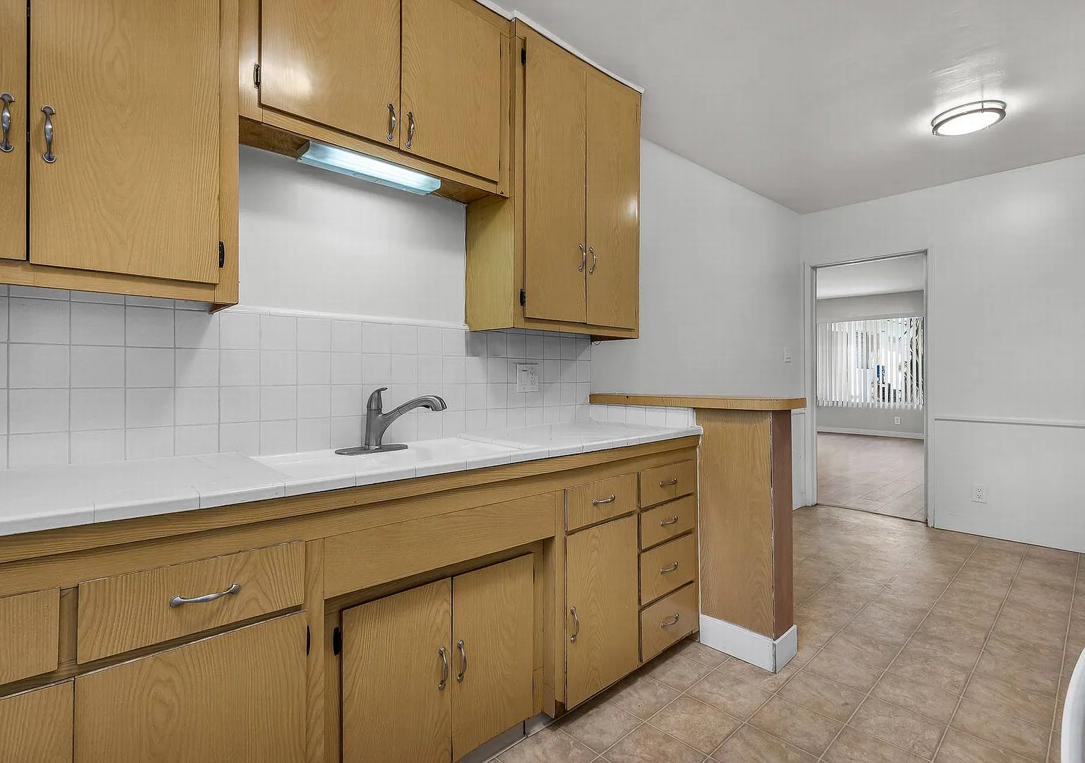 Large 1 bedroom — Photo 4