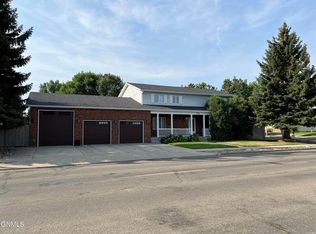 202 22nd St E, Williston, ND 58801