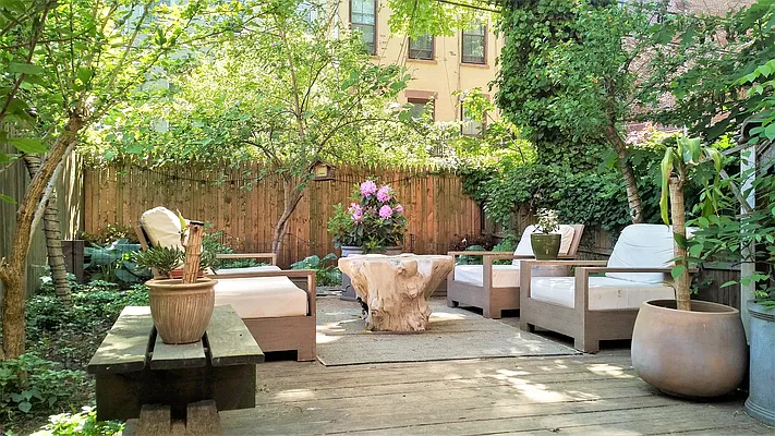 Rented by R New York | media 21