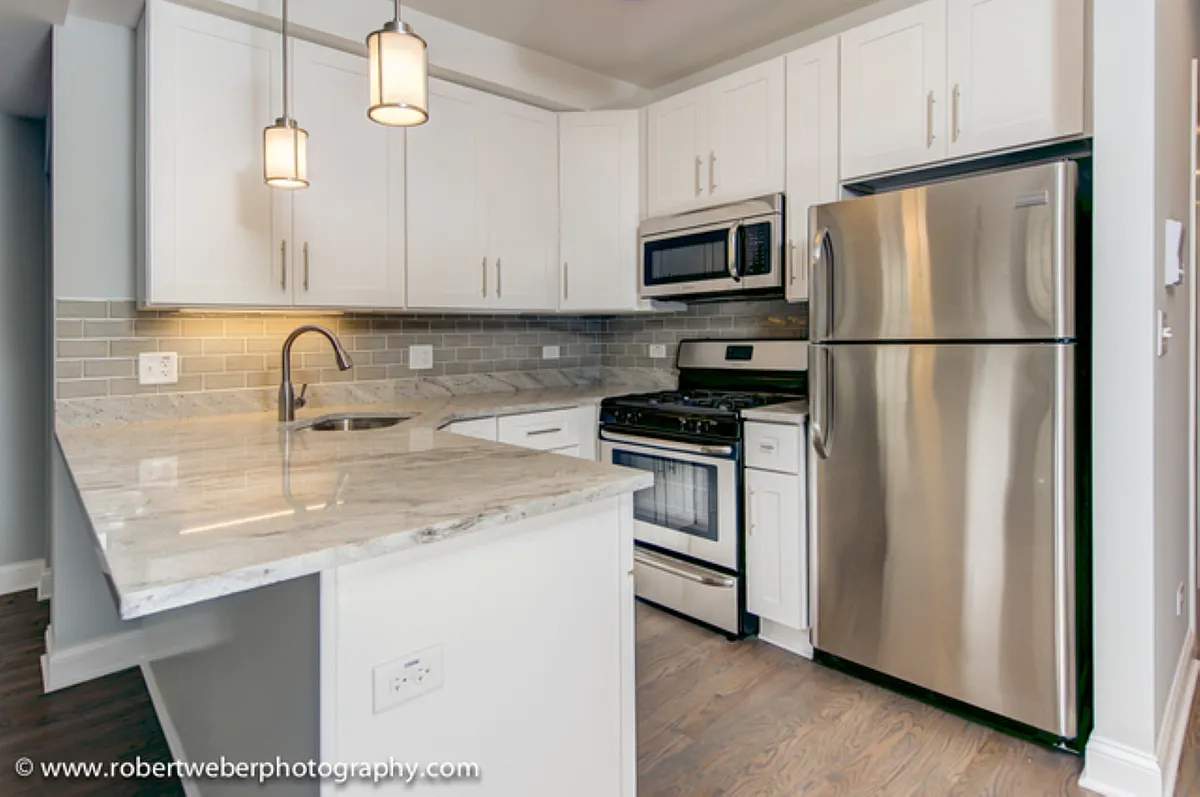 Building Photo - 2329 W Barry Ave #1