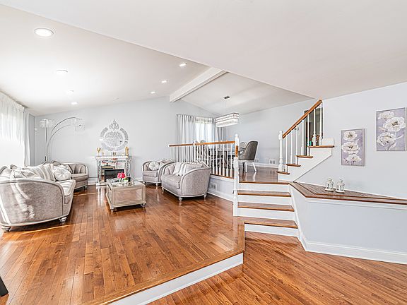 4th image of 13777 Logan Dr