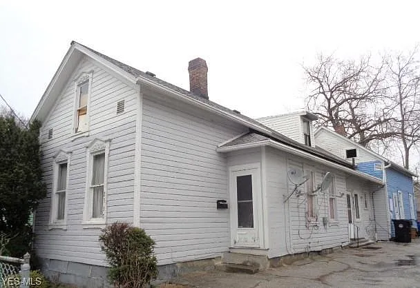 2337 E 74th St photo 1